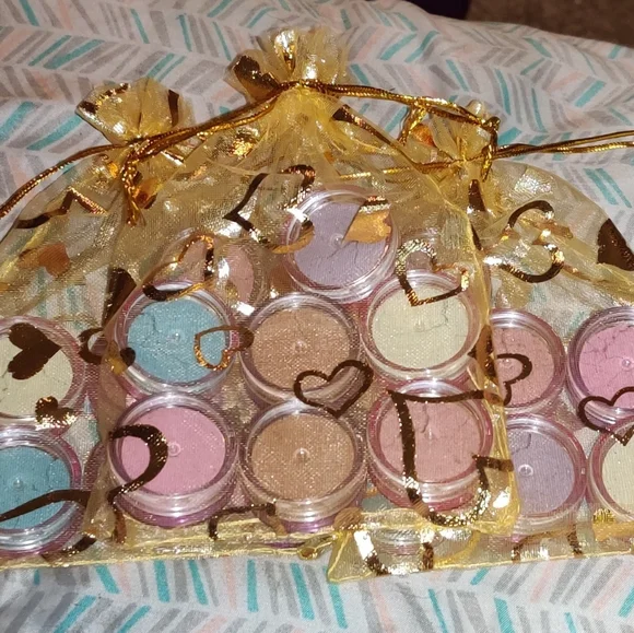 🔥 ONLY 1 LEFT 🔥6 Piece Loose All Natural Eyeshadow, Body Shimmer, Highlighter - Picture 4 of 10